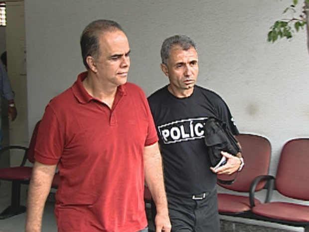 Marcos Valério deixa delegacia em Belo Horizonte, de onde segue para o IML. (Foto: Reprodução/TV Globo)