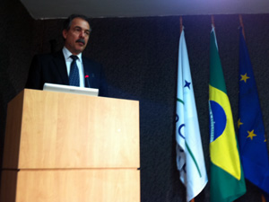 O ministro da Ciência e Tecnologia, Aloizio Mercadante, ao anunciar projeto da Escola Virtual (Foto: Felipe Néri/G1)