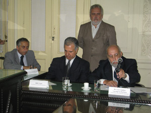Secretário Júlio Lopes e o presidente da Agetransp (Foto: Lilian Quaino/G1)