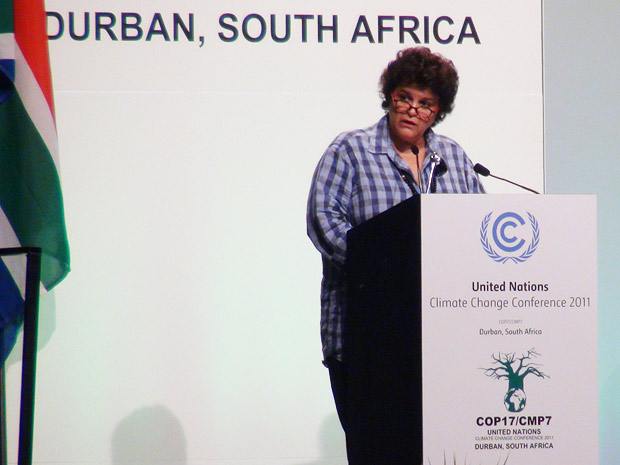 A ministra do Meio Ambiente, Izabella Teixeira, discursa nesta quinta-feira (8) na COP 17, que acontece em Durban, na África do Sul (Foto: Dennis Barbosa/G1)