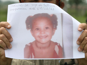 Corpo de menina é achado morta (Foto: Jadson Marques/AE)