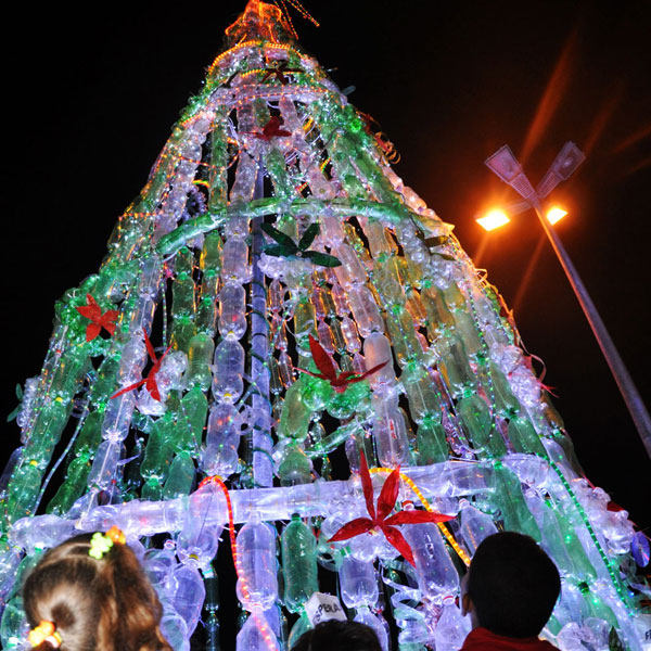 G1 - Inaugurada em Aracaju árvore de Natal ecológica de 15 metros -  notícias em Brasil