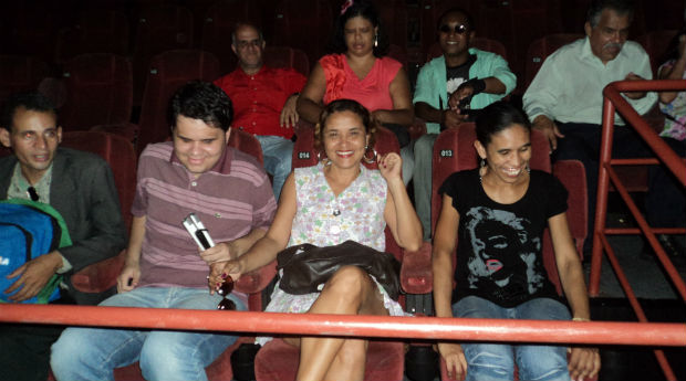 Deficientes visuais acompanham sessão de cinema em Vitória (Foto: Leandro Nossa / G1 ES)
