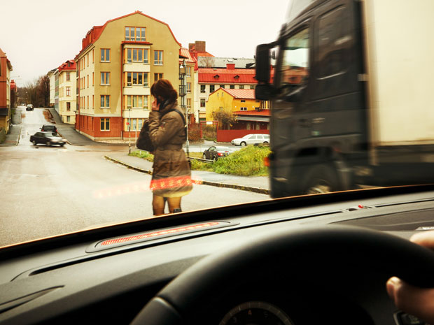 O sistema de detecção de pedestres serve para prevenir atropelamentos (Foto: Cortesia Volvo/BBC)