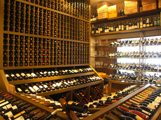 A Adega Durski tem 2.400 rótulos de vinhos (Foto: Divulgação)