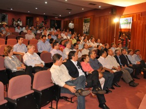 Produtores rurais e políticos participaram do lançamento da Showtec (Foto: Hélder Rafael/G1 MS)