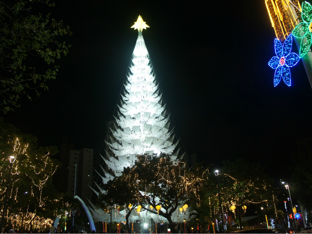 G1 - Redes de dormir e artesanato inspiram árvores de Natal no Ceará -  notícias em Ceará
