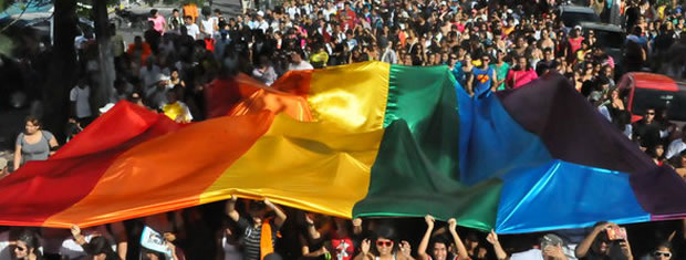 Parada Gay 2011 em Cuiabá (Foto: Reprodução/TVCA)