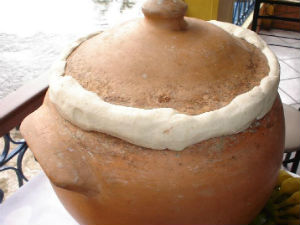 Panela lacrada com farinha é tradicionalmente utilizada (Foto: Divulgação)