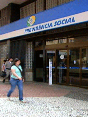 Prédio da Previdência Social, em Porto Alegre (Foto: Reprodução / RBS TV)