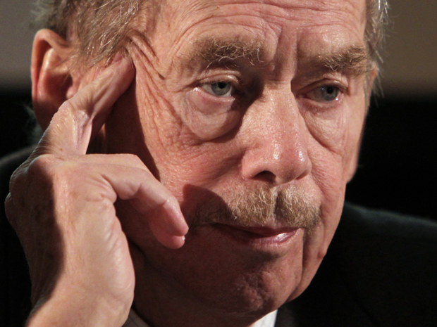 O ex-presidente tcheco Vaclav Havel, que morreu neste domingo (18) aos 75 anos. (Foto: David Cerny / Reuters)