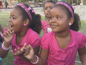 Crianças aguardam Papai Noel no Recife (Foto: Reprodução/TV Globo)