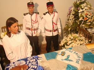 Governadora presta homenagem ao Carnavalesco (Foto: Karla Freire/G1)