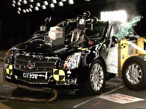Cadillac CTS é avaliado em colisão lateral (Foto: Divulgação)