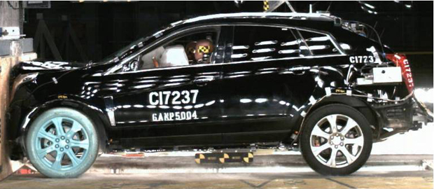 Cadillac SRX em teste de colisão frontal (Foto: Divulgação)