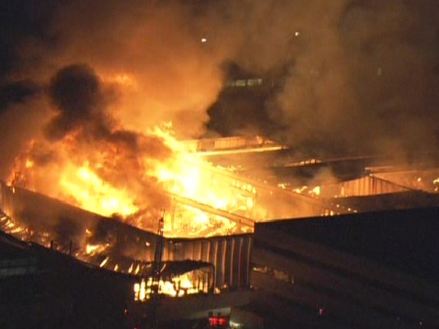 Fogo destrói indústria em Diadema (Foto: Reprodução/TV Globo)