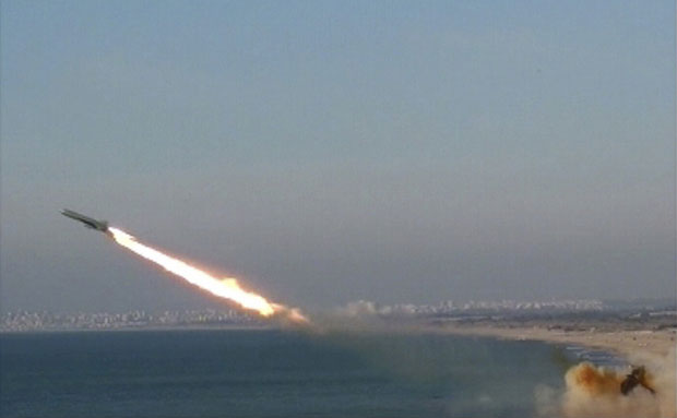 Agência oficial síria divulgou imagens de exercício militar com mísseis na terça-feira (20) (Foto: Reuters/Sana)