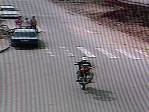 moto (Foto: Reprodução, câmeras de segurança da Guarda Municipal de São Leopoldo)
