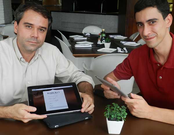 Anibal  Alkimim e Pedro Marciano, que ajudaram na criação dos softwares, já pensam  em outras ideias. (Foto: Hismênia Keller / G1)