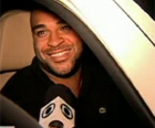 Mulher assume disparo no carro de Adriano (Reprodução/Globo News)