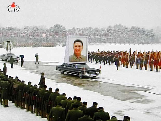 Teve início a cerimônia de dois dias de funeral do ex-líder da Coreia do Norte, Kim Jong-il.  (Foto: Ap Photo)