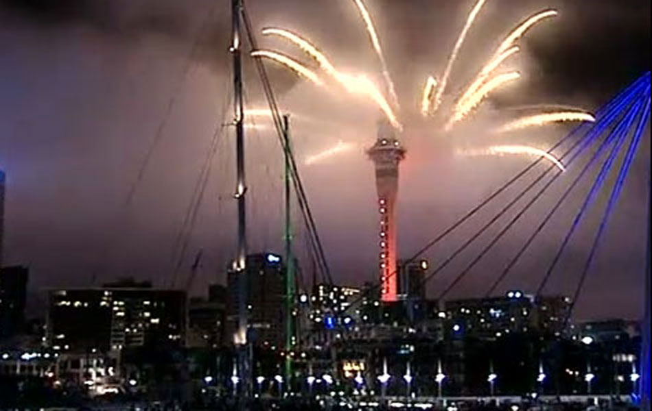 Queima de fogos em Auckland, na Nova Zelândia, comemora a chegada de 2012