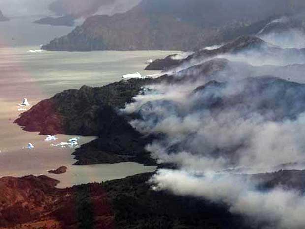 Incêndio atinge parque natural da Patagônia.  (Foto: Reuters)