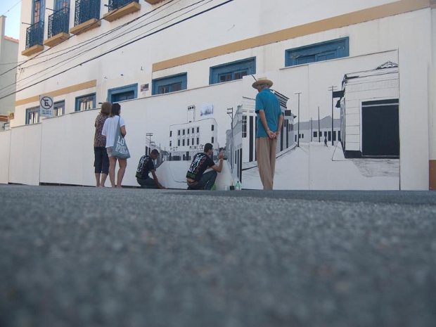 População está convidada para visitar pinturas e conversar com os artistas (Foto: Colaboração: Leandro Alarmino)