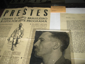 Panfleto do Partido Comunista que Prestes usou para convocar deputados aliados. (Foto: Alba Valéria Mendonça/G1)