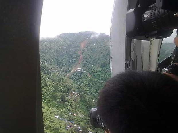 Imagem divulgada pelo Exército das Filipinas nesta quinta-feira (5) mostra o local do deslizamento de terra em Pantukan (Foto: AP)