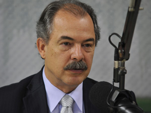 O ministro Aloizio Mercadante durante o programa 'Bom Dia, Ministro' (Foto: Elza Fiúza / Agência Brasil)