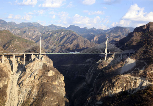 Vista aérea da ponte Baluarte Bicentenario, no México (Foto: Reuters/Alfredo Guerrero/Presidência do México)