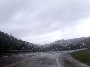 Chuva nas estradas no RJ (Foto: Carolina Lauriano/ G1)