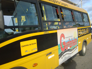 Ônibus Escolar é flagrado fazendo passeio turístico na Paraíba (Foto: Divulgação/PRF)