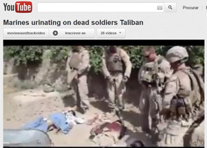 Imagem de vídeo mostra os soldados que estariam desrespeitando corpos de militantes (Foto: Reprodução de vídeo)
