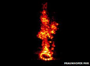 Imagem do satélite em queda foi captada pelo radar alemão TIRA (Tracking and Imaging Radar)  (Foto: Fraunhofer FHR)