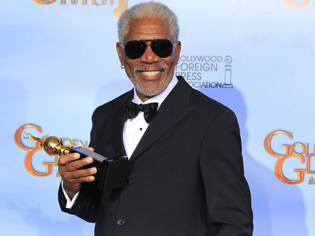 Morgan Freeman recebeu o prêmio Cecil B. DeMille. A honra é concedida anualmente desde 1952 pela contribuição ao mundo do entretenimento (Foto: Reuters)
