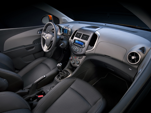 Cabine do Chevrolet Sonic oferece bom espaço interno (Foto: Divulgação)
