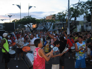 Foliões vão às ruas do Centro de Manaus com a Banda da BICA em 2008 (Foto: Arquivo pessoal/ Simão Pessoa)