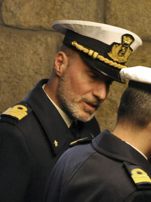 Gregorio De Falco chega na Corte de  Grosseto, na Itália (Foto: Giacomo Aprili/AP)