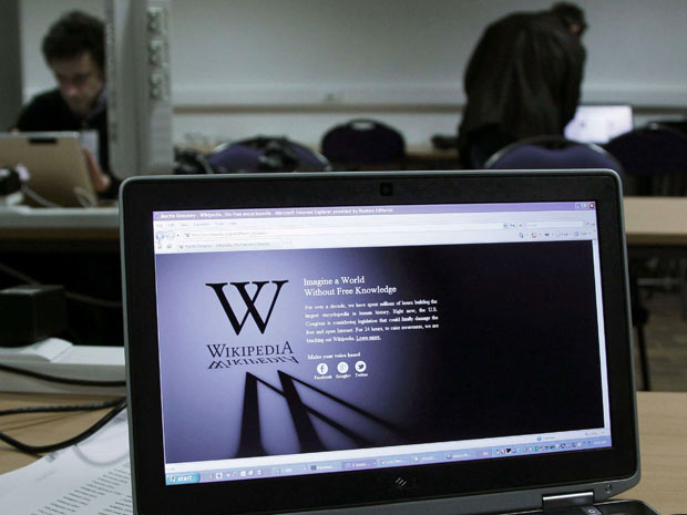 Imagem mostra o site Wikepedia fora do ar (Foto: Reuters)