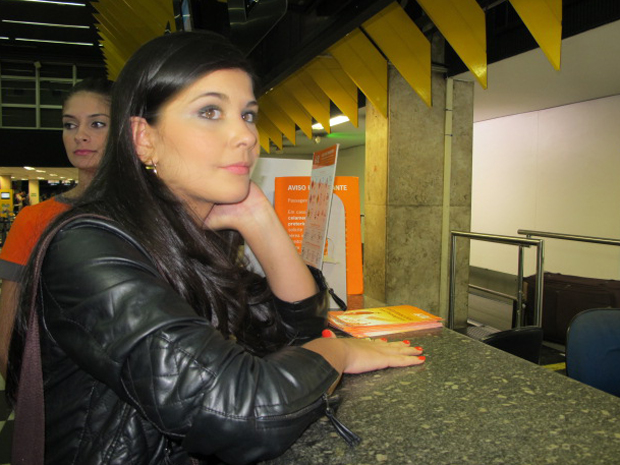 Luíza faz check-in no aeroporto de Congonhas (Foto: Paulo Toledo Piza/G1)