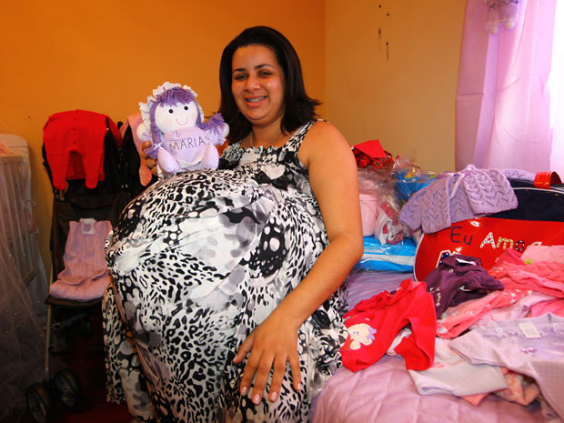 Mulher que dizia estar grávida de quadrigêmeos em Taubaté (Foto: Rogério Marques/O Vale/AE)