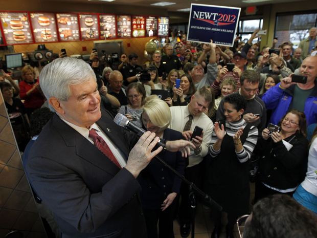 Pré-candidato Newt Gingrich em discurso neste sábado (21) (Foto: Benjamin Myers/Reuters)