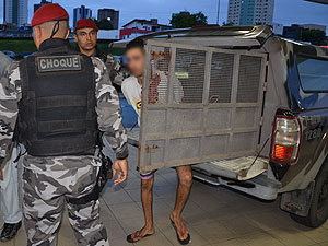 Polícia prende homem que assaltou dois ônibus em João Pessoa (Foto: Walter Paparazzo/ G1 PB)