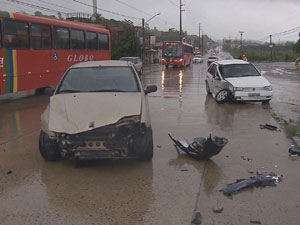 Acidente aconteceu na Perimetral (Foto: Reprodução  / TV Globo)