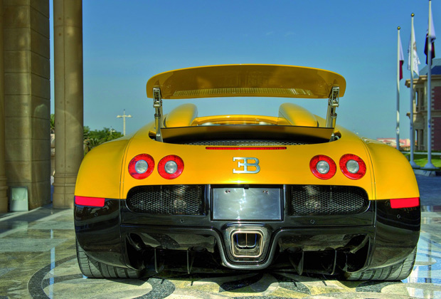 Bugatti Veyron 16.4 Grand Sport em amarelo e preto tem 150 exemplares (Foto: Divulgação)
