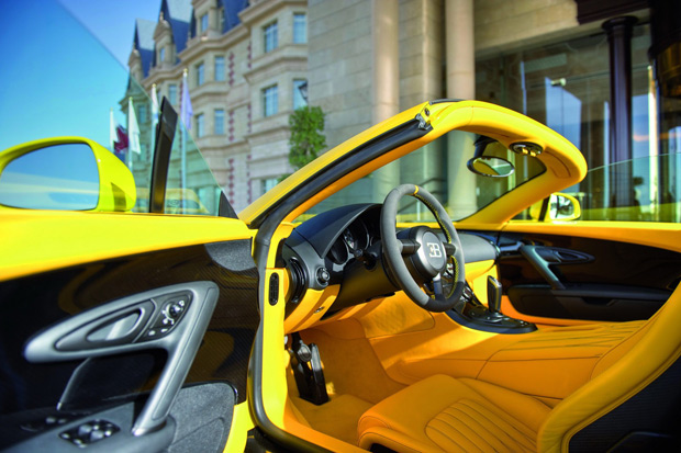 Bugatti Veyron 16.4 Grand Sport especial tem até os bancos em amarelo (Foto: Divulgação)