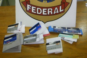 Cada cartão seria vendido por R$ 50, diz Polícia Federal (Foto: Polícia Federal/ Divulgação)