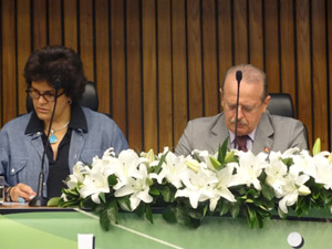 Governador Tarso Genro e a ministra do Meio-Ambiente, Izabella Teixeira, participam de seminário na Assembleia Legislativa (Foto: Tatiana Lopes/G1)